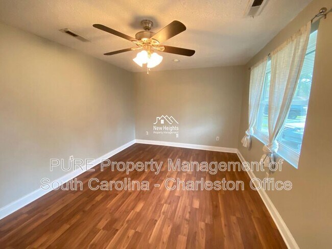 Building Photo - 371 Furman Ln