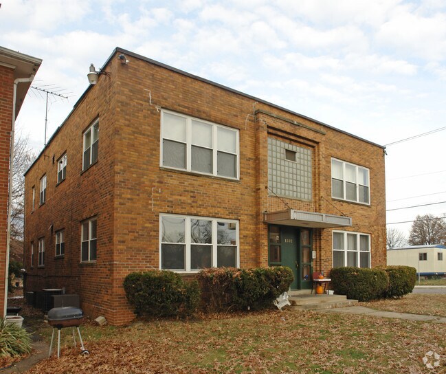 Primary Photo - 1332 Huntington Ave