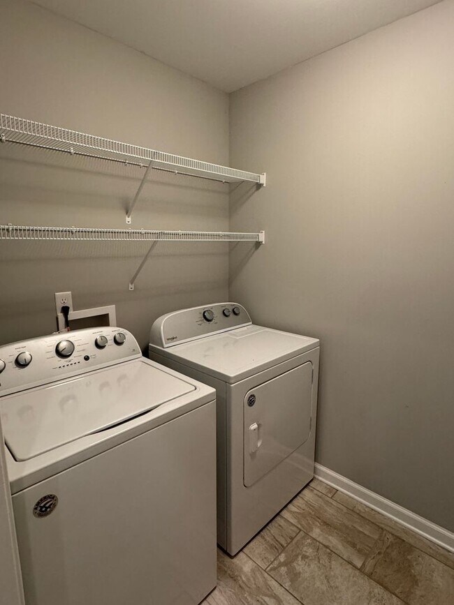 Building Photo - Incredible 3-Bedroom in Grand Park!!