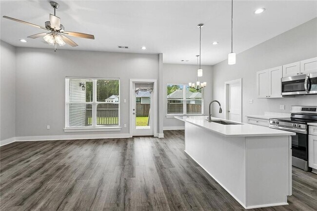 Building Photo - 60407 Vermillion Dr