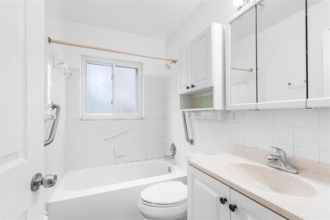 Building Photo - 4320 Yardley Ave N