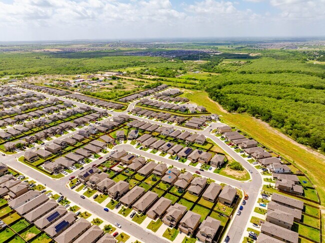 Building Photo - 3 Bedroom Rental in Convenient West San Antonio Location