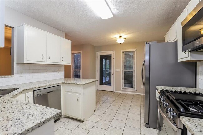 Building Photo - 2010 Golden Ridge Cir