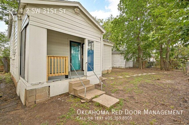 Building Photo - 821 1/2 SW 31St St-
