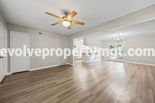 Building Photo - Charming Collierville home in PRIME location!