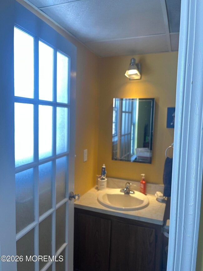 Building Photo - 6 Datchet Close