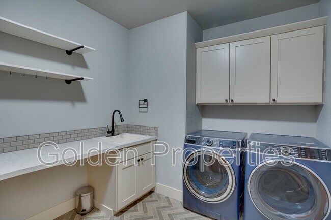 Building Photo - 1270 Tamarindo Ln