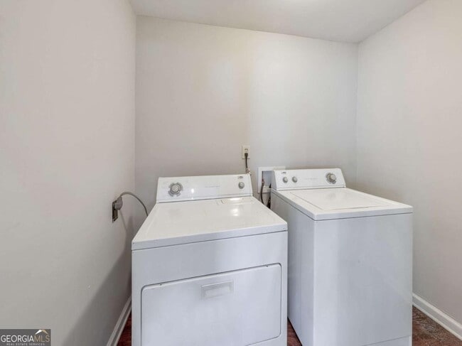 Building Photo - 652 Mozley Dr SE