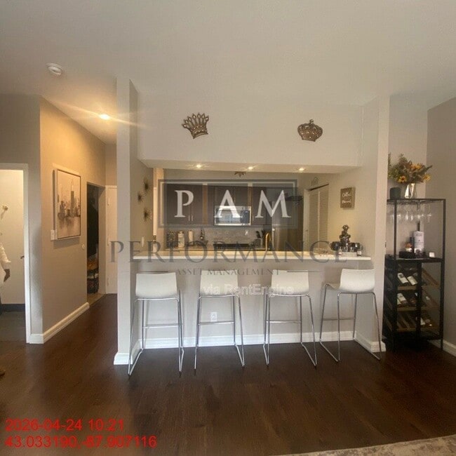 Building Photo - 234 N Broadway