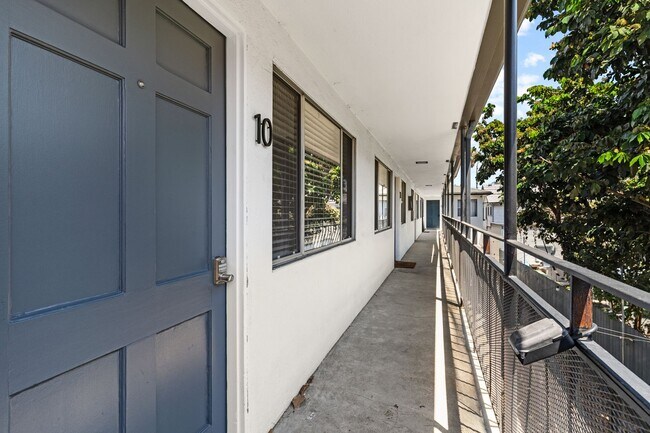 Building Photo - 936 Cedar Ave