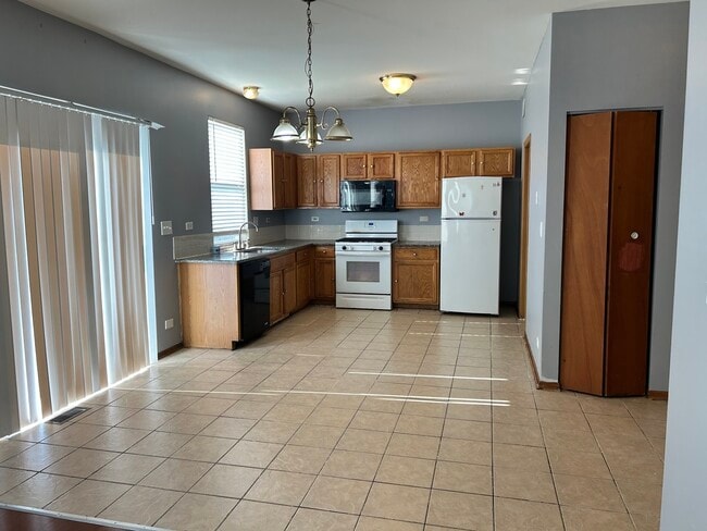 Building Photo - 820 Rebecca Ln