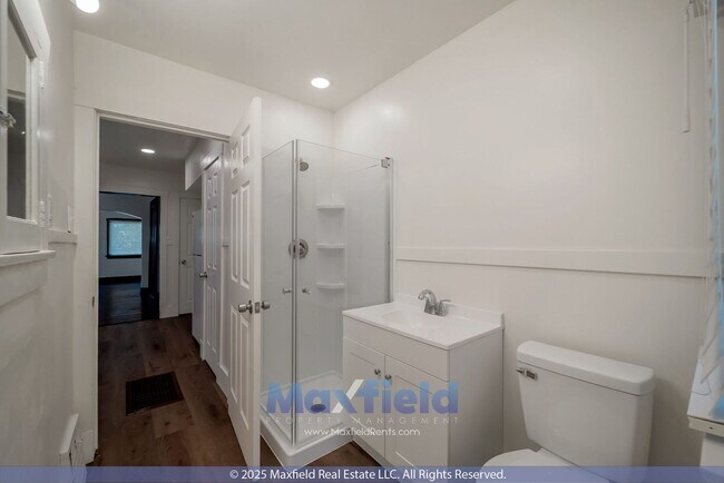 Building Photo - SUGAR HOUSE AREA - close to University and...