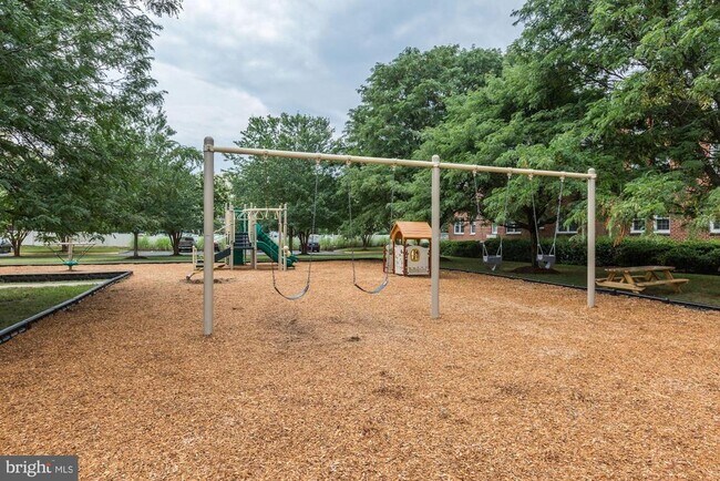 Building Photo - 6617 E Wakefield Dr