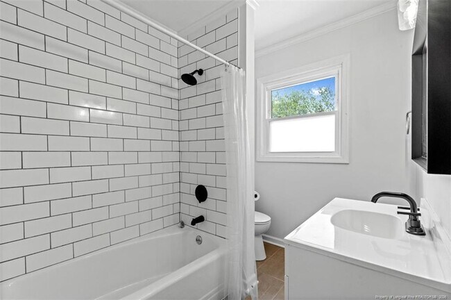 Building Photo - 2710 Fordham Dr