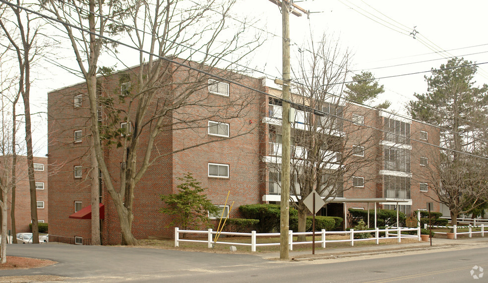 Building Photo - Residences at Riverside