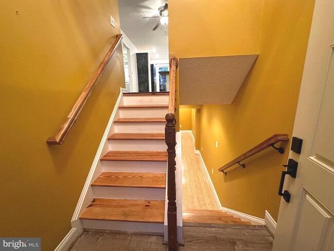 Building Photo - 502 Greenhill Ct