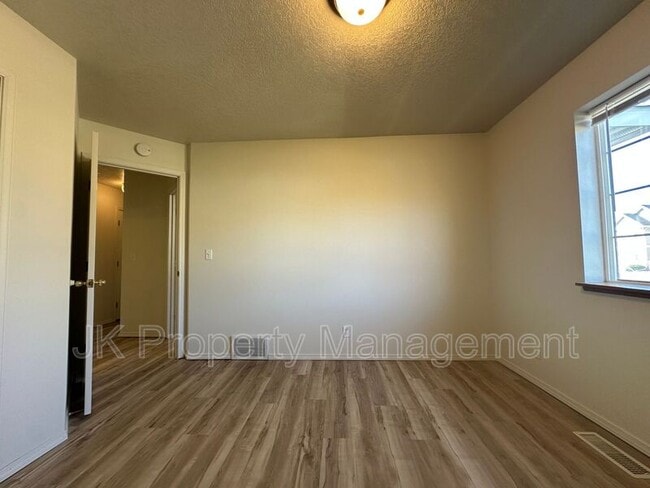 Building Photo - 608 Swan Ct