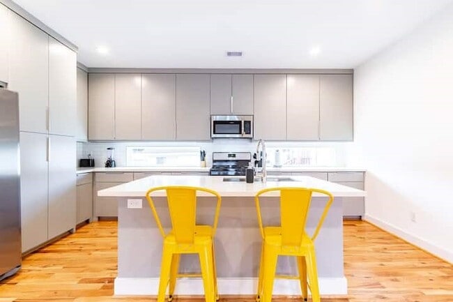 Building Photo - 1753 Pasadena St