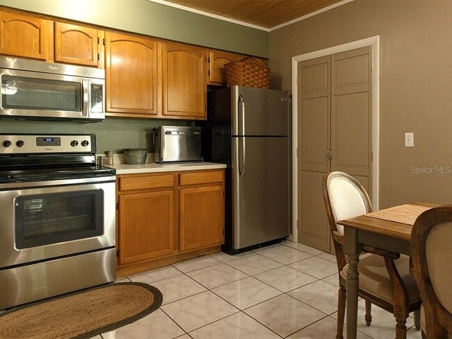 Building Photo - 380 Base Ave E