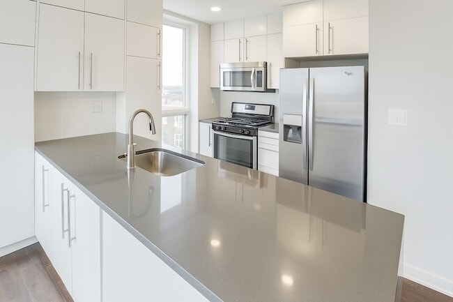 Building Photo - 3301 N Sheffield Ave