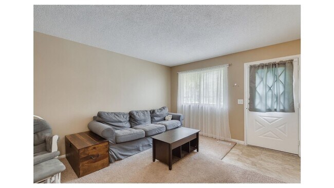 Building Photo - Great 2 Bedroom, 2 Bathroom Side by Side Townhome Unit Available in Coon Rapids - WON'T LAST LONG