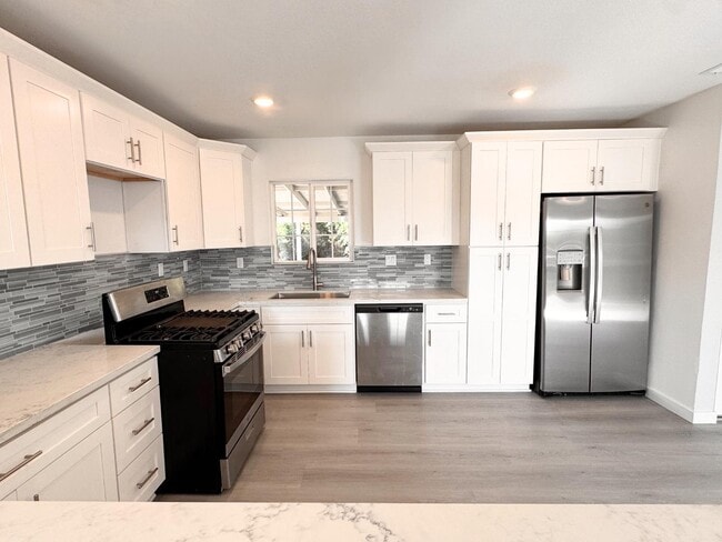 Building Photo - 7877 Kempster Ave