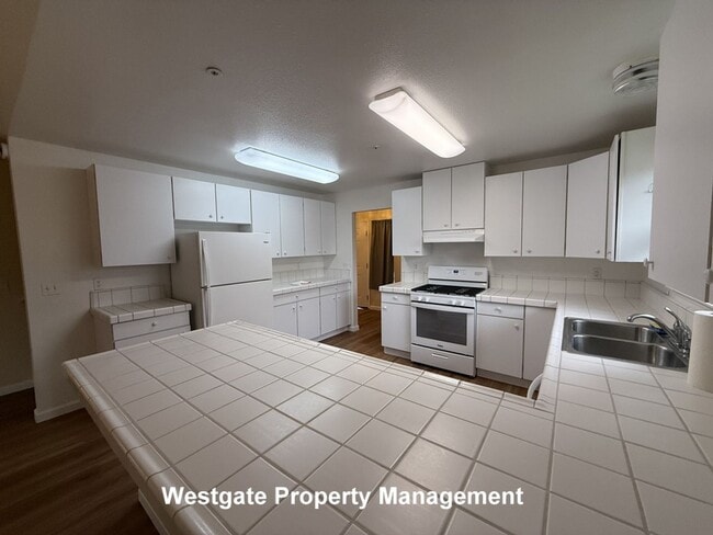 Building Photo - 821 B St