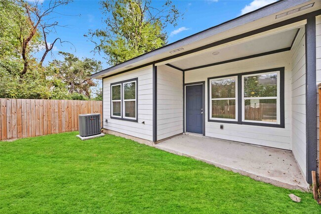 Building Photo - 8009 Sterlingshire St