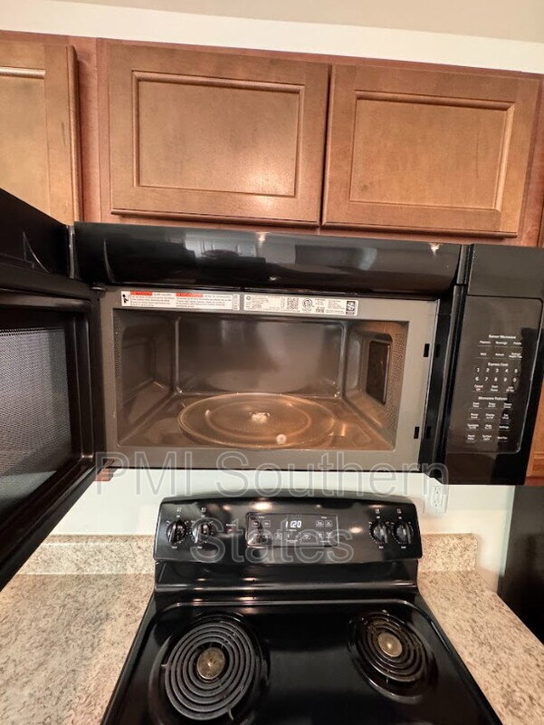 Building Photo - 926 Shakespeare Dr