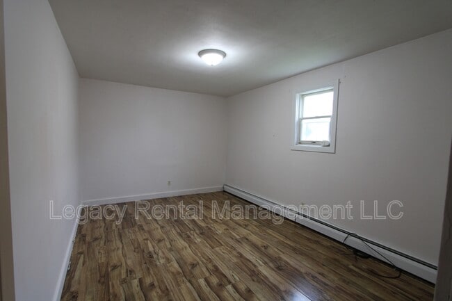 Building Photo - 508 E Diamond Ave