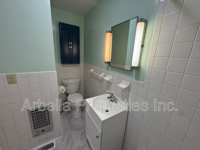 Building Photo - 1713 Seward Dr