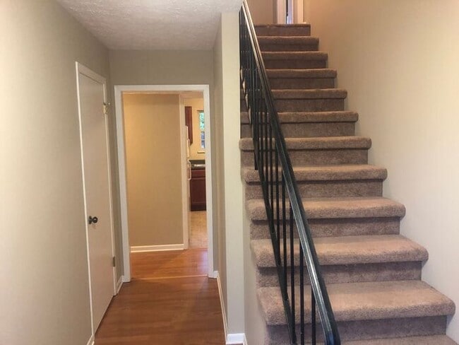 Building Photo - Charming 4-Bedroom Cape Cod Home in Knoxville