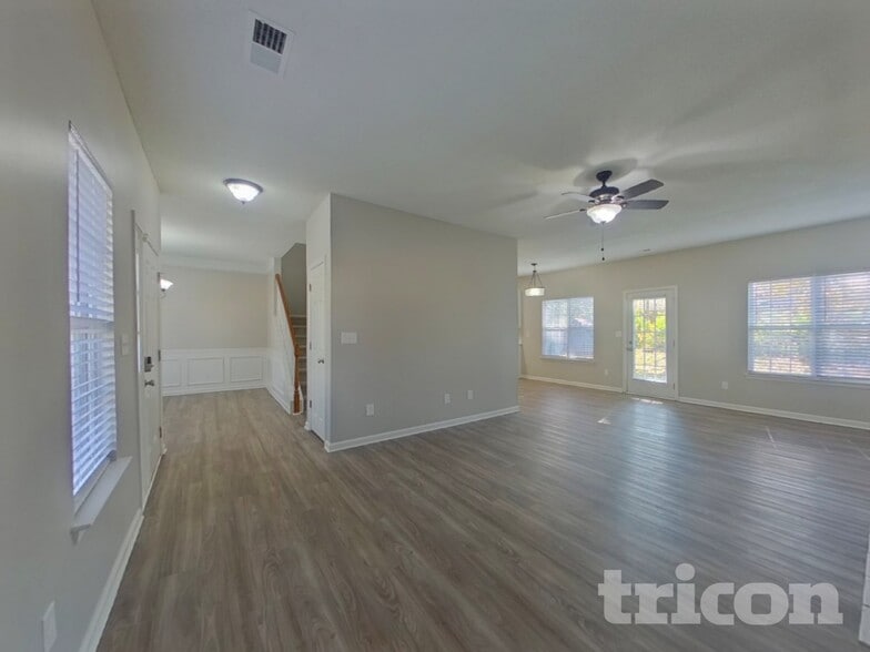 Building Photo - 1411 Hollythorne Dr