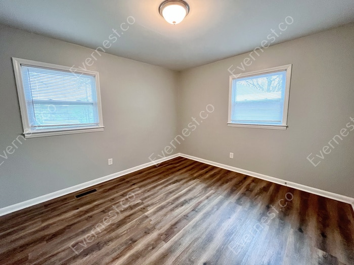 Building Photo - 414 Miller St