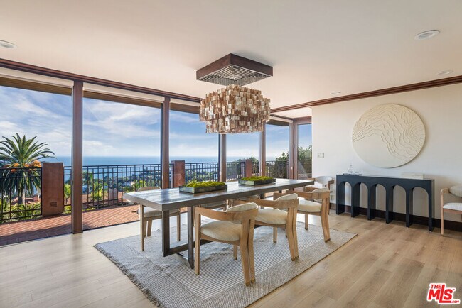 Building Photo - 620 Resolano Dr