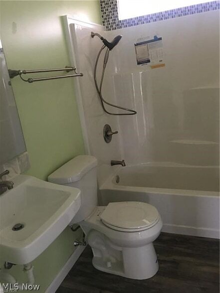 Building Photo - 2443 Amberly Dr
