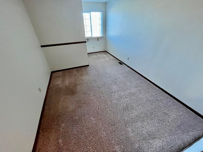 Building Photo - Cozy 2 Bedroom Townhome Nestled in Quiet Gated Community