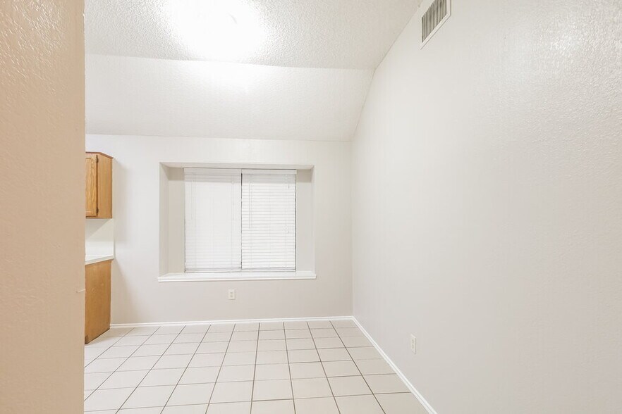 Building Photo - 4209 Vincent Terrace