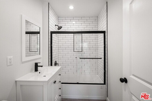 Building Photo - 2231 Laverna Ave
