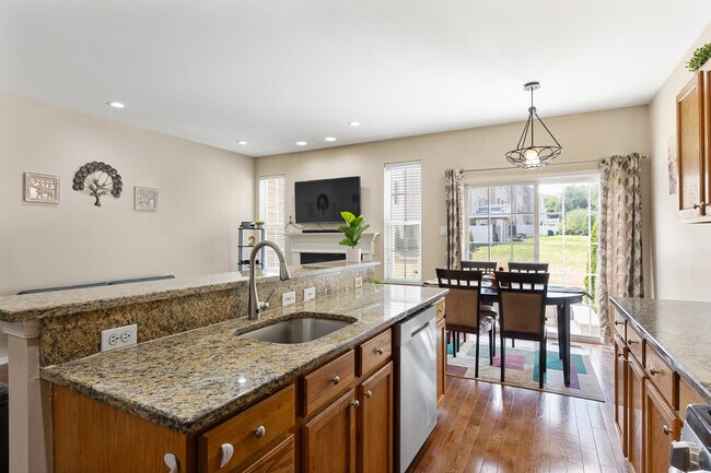 Building Photo - 9 Crest Ct