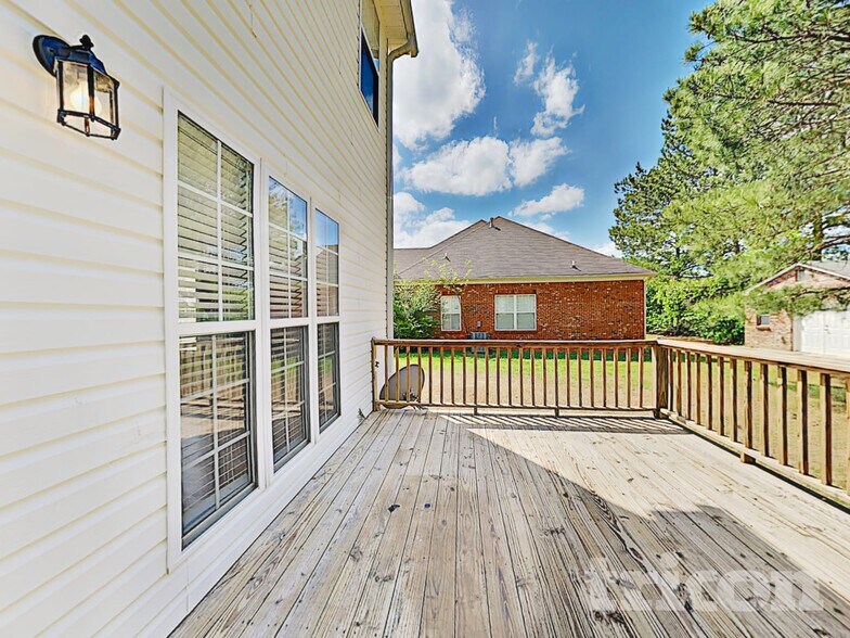 Building Photo - 1228 Saxony Dr SE