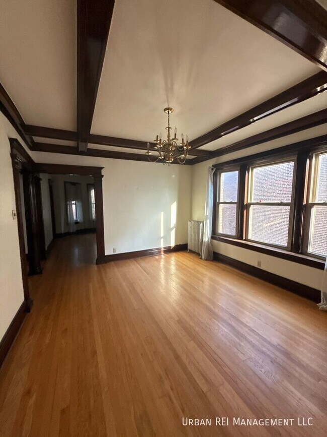 Building Photo - 3342 S Lowe Ave