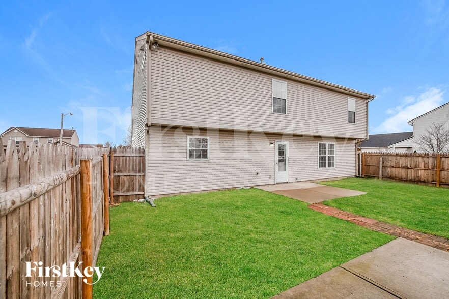 Building Photo - 1005 Quarterhorse Run