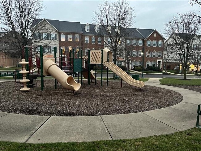 Building Photo - 704 Park Plaza E