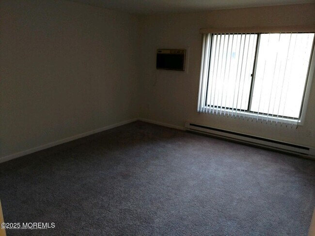 Building Photo - 137 Amberly Dr