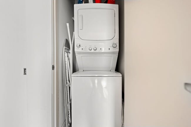 Building Photo - 1728 W Division St