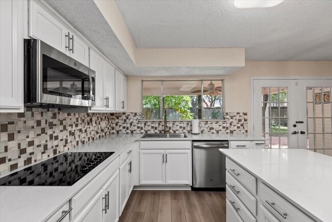 Building Photo - 13022 Hollow Brook Dr