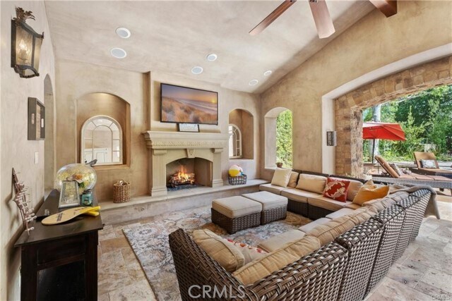 Building Photo - 25 Vía Terracaleta