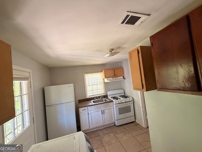 Building Photo - 2203 Tiger Flowers Dr NW