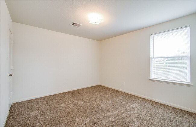 Building Photo - 8218 Hall View Dr